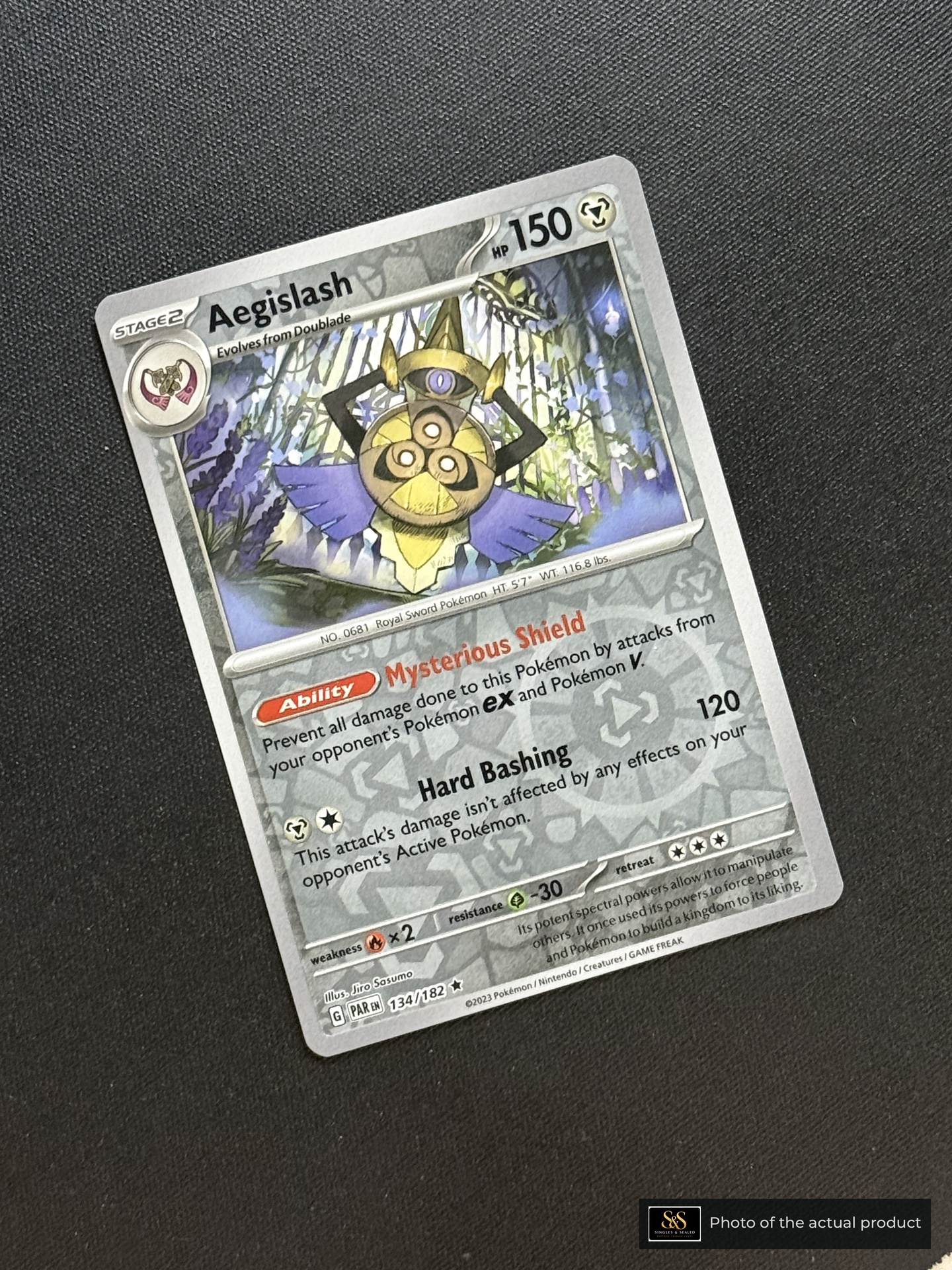 Aegislash — echte voorzijde