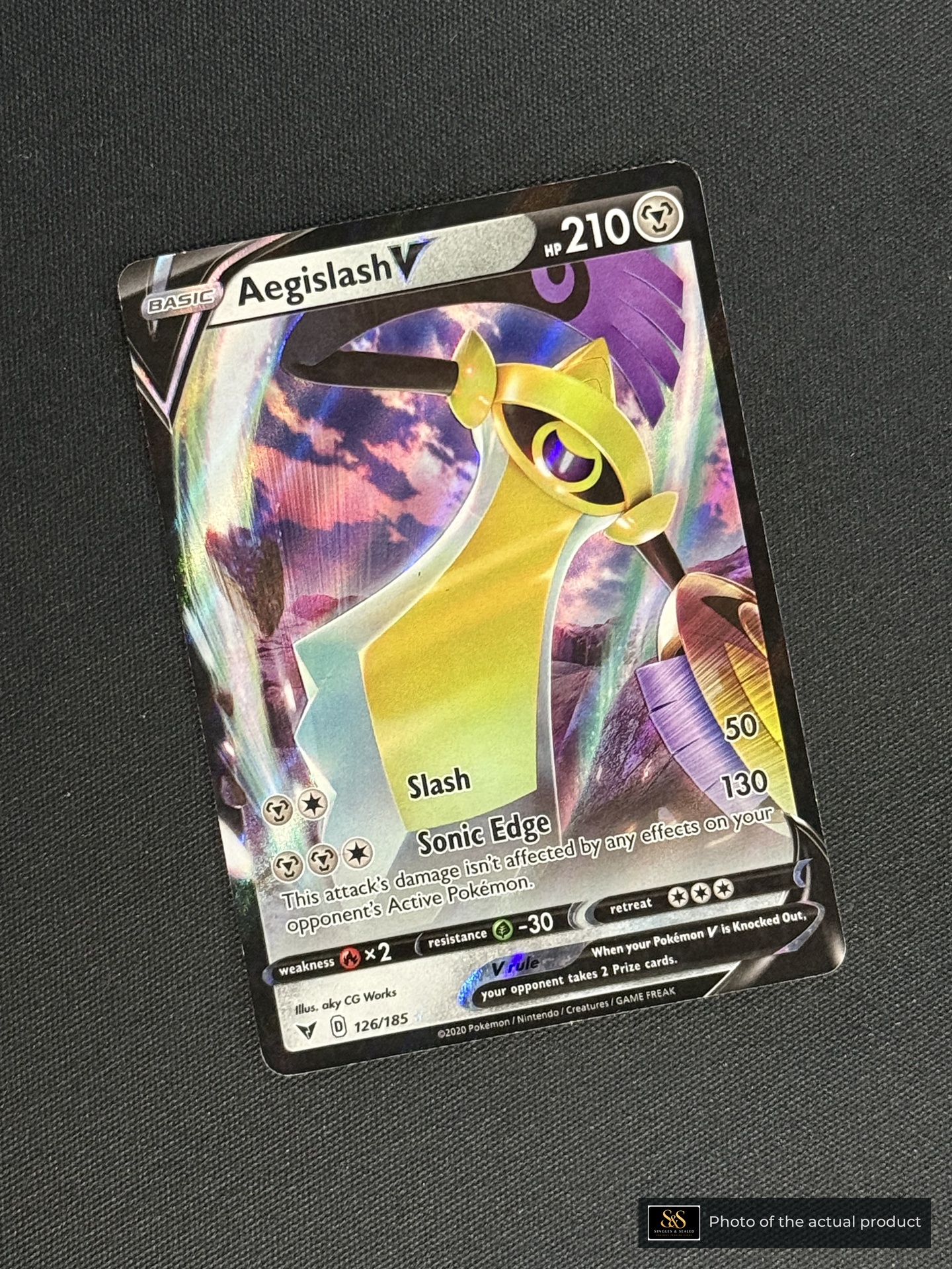 Aegislash V — echte voorzijde